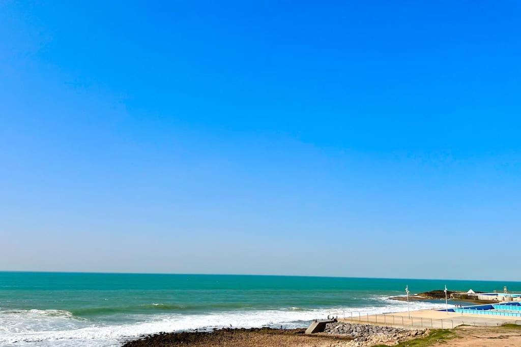 N25 Pied Sur Mer, La Corniche
